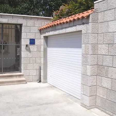 아파트 Ivana Apts.