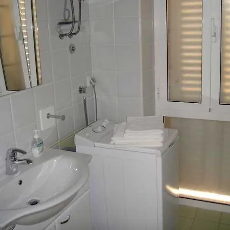아파트 Ivana Apts. *